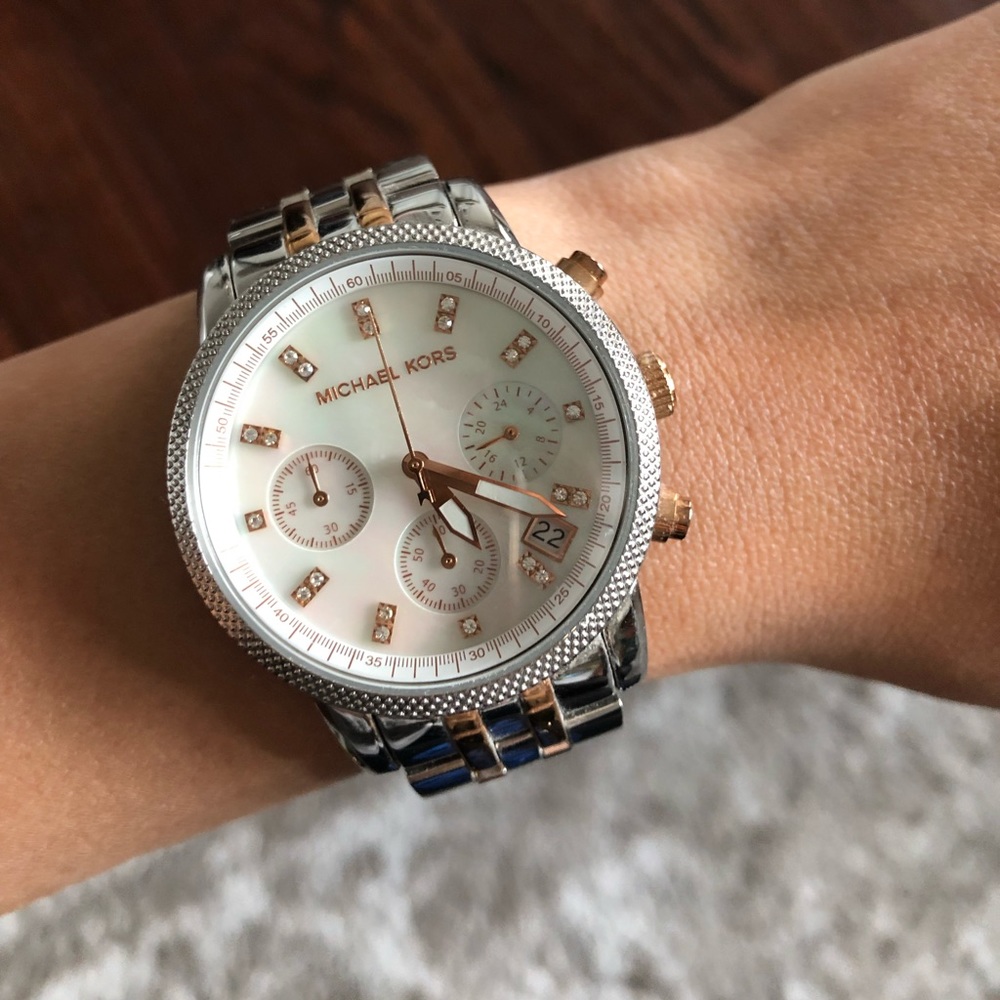 Michael Kors women’s watch. FOR SMALL WRISTS!!